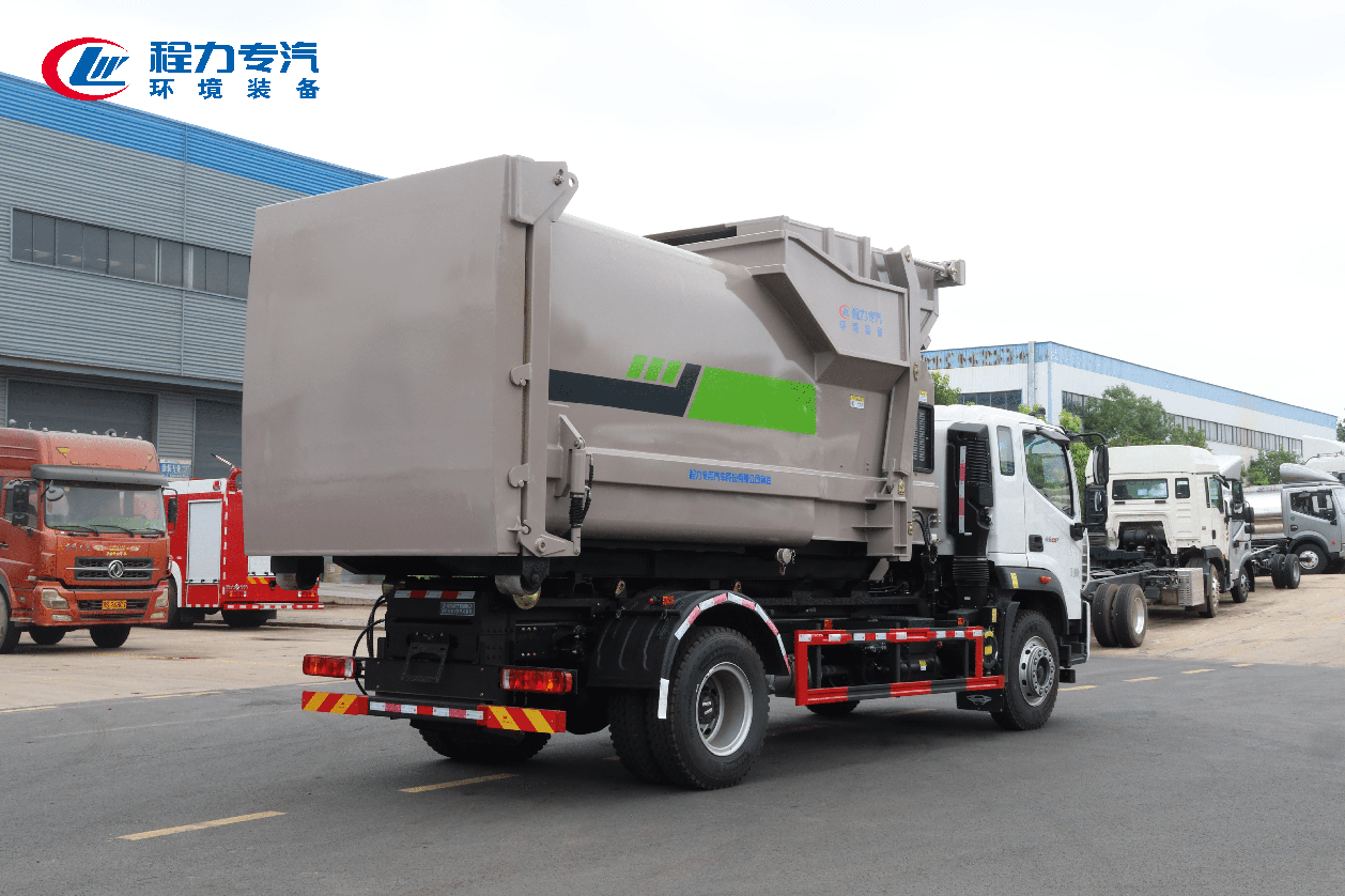 福田領航ES7勾臂垃圾車