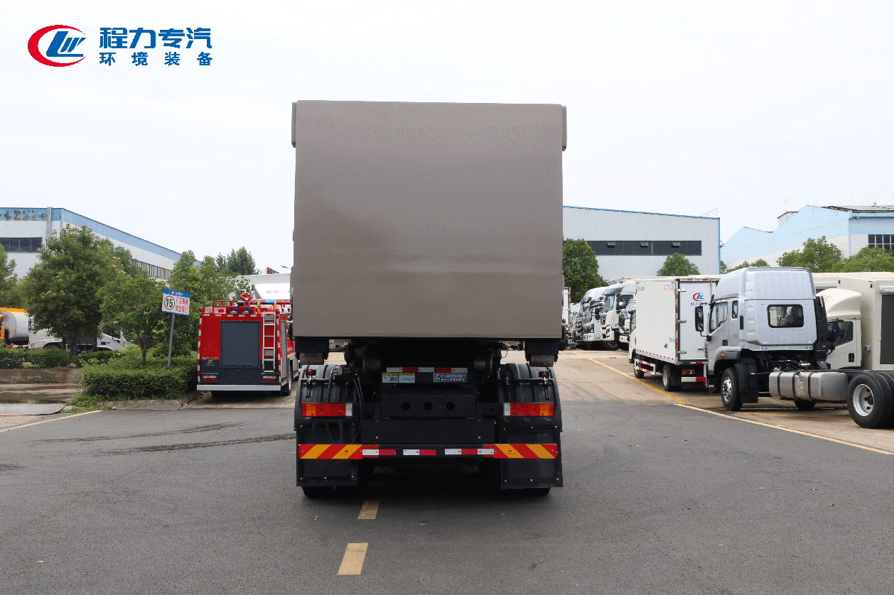 東風天龍后雙橋勾臂垃圾車