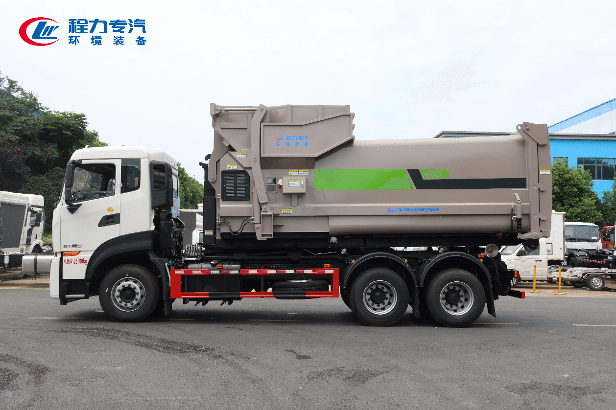 東風天龍后雙橋勾臂垃圾車