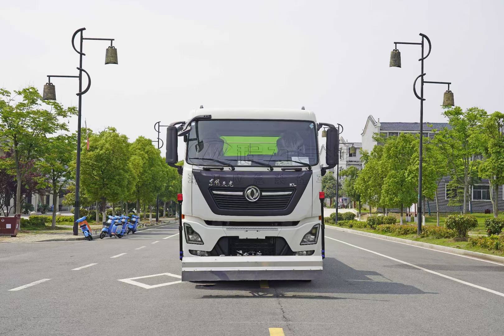 東風天龍路面清洗車